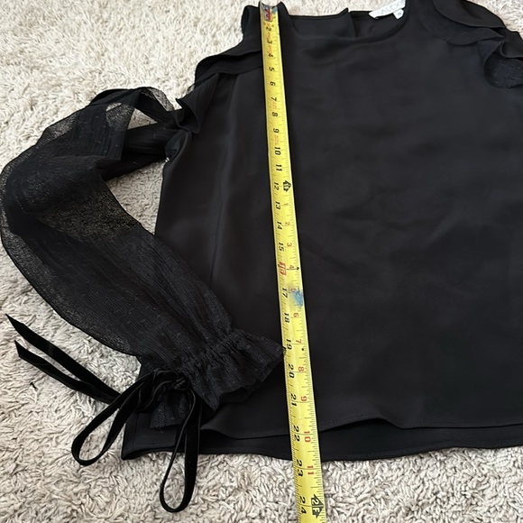 Alexis Tops Alexis Fernand Ruffle Trim Cold Shoulder Top - Picture 5 of 9